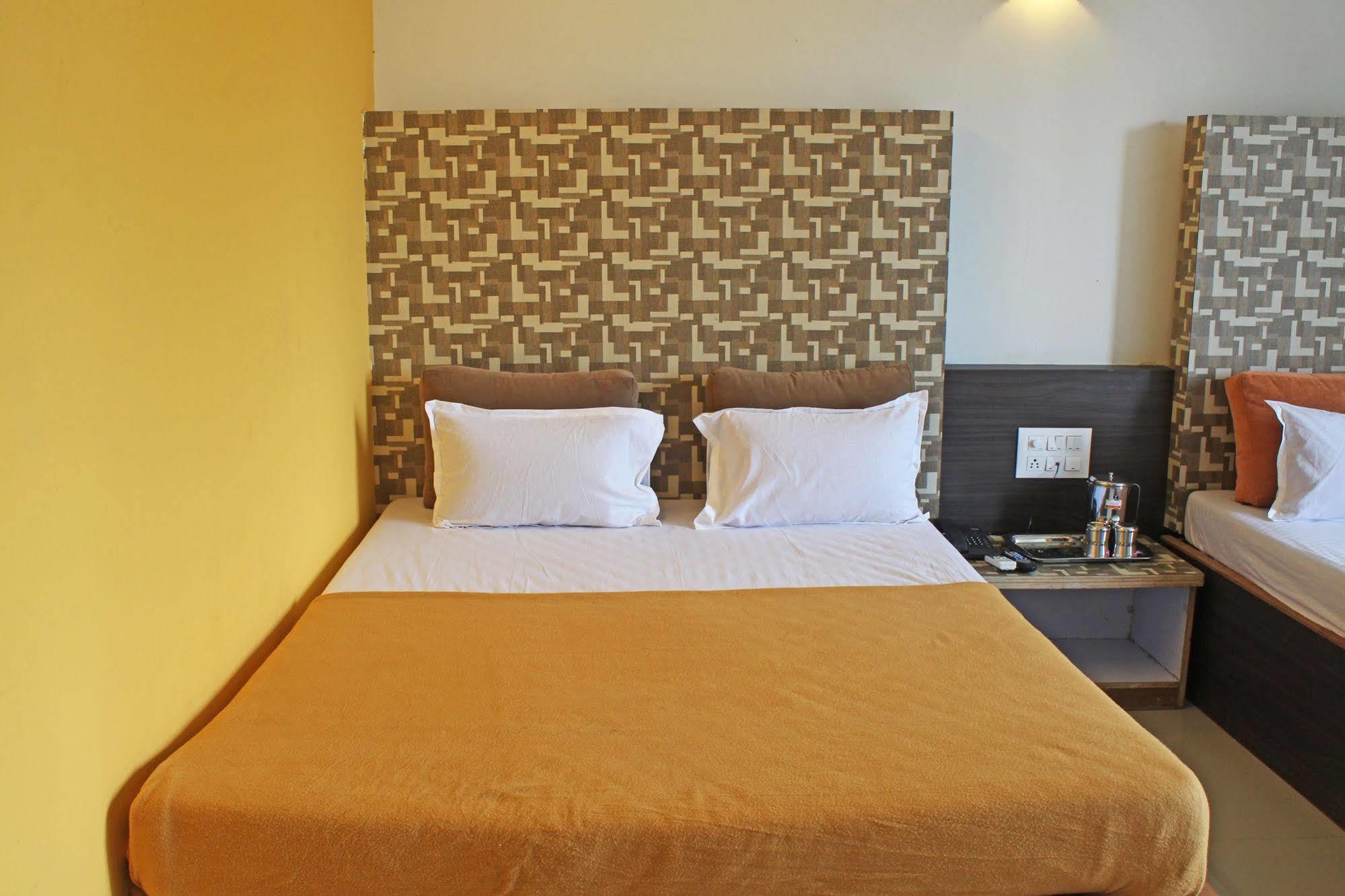 Hotel Malhar Palace Širdi Exteriér fotografie