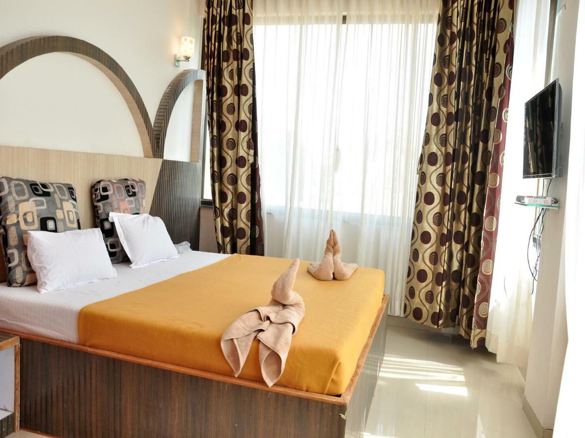 Hotel Malhar Palace Širdi Exteriér fotografie